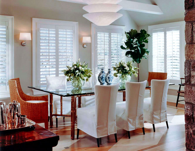 blue and white vases dining room