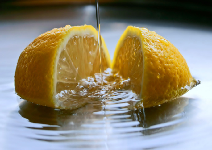 cleaning with lemons